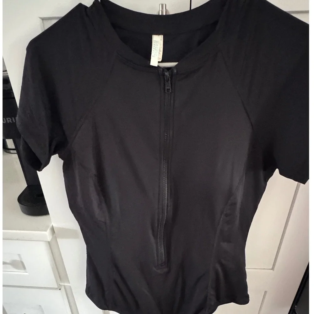 Seafolly Active Front Zip Short Sleeve One Piece Swimsuit Black Womens‎ Size 12